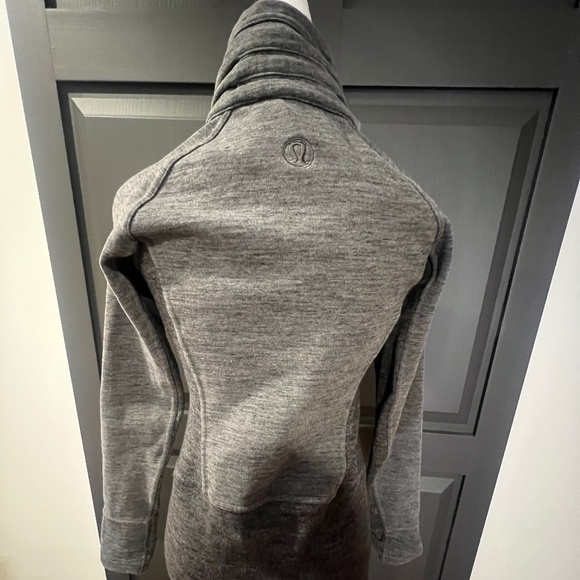 Lululemon Radiant II Women's Jacket Heather Gray Size 4 Cozy Zip Front Fleece - Picture 6 of 11